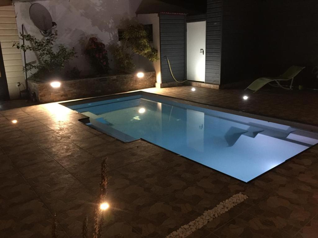 Nicole Residence Avec Piscine Chauffee & Jacuzzi 圣安德烈 外观 照片