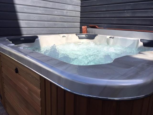 Nicole Residence Avec Piscine Chauffee & Jacuzzi 圣安德烈 外观 照片