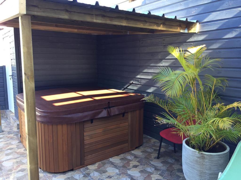 Nicole Residence Avec Piscine Chauffee & Jacuzzi 圣安德烈 外观 照片