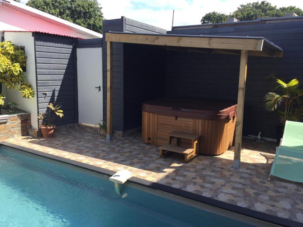Nicole Residence Avec Piscine Chauffee & Jacuzzi 圣安德烈 外观 照片